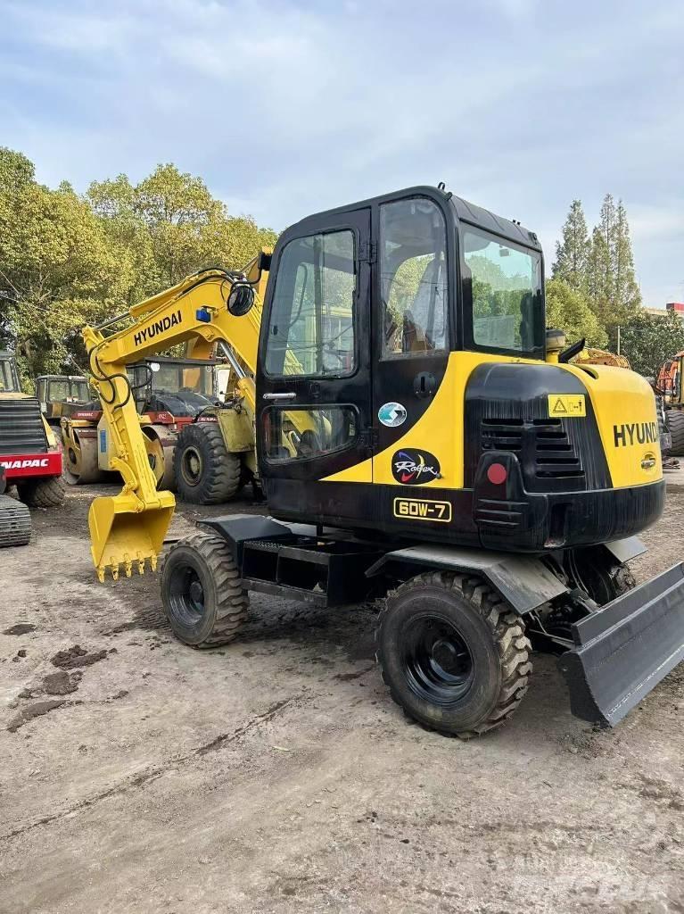 Hyundai R60-7 Kolová rýpadla