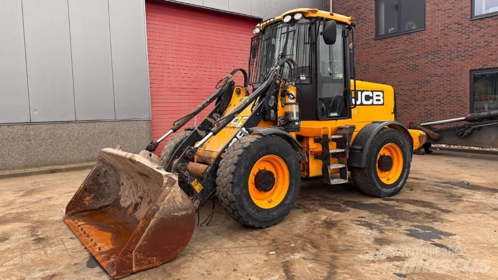JCB 411 Kolové nakladače