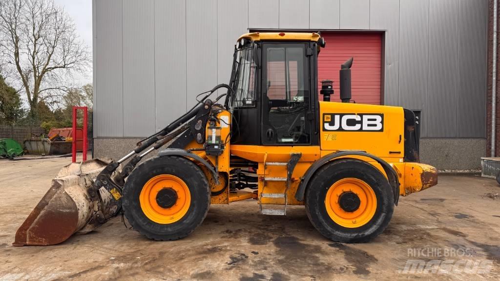 JCB 411 Kolové nakladače