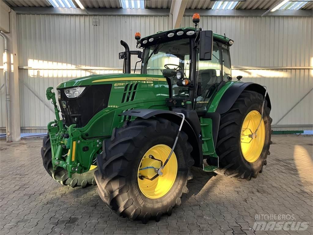 John Deere 6215R Traktory