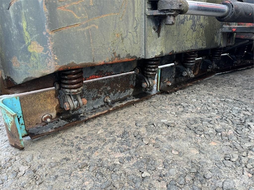 Uni-väg 320 Vikplog Sněžné pluhy, přední sněhové radlice
