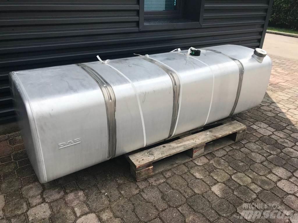 DAF 850 L Nádrže na palivo a aditiva