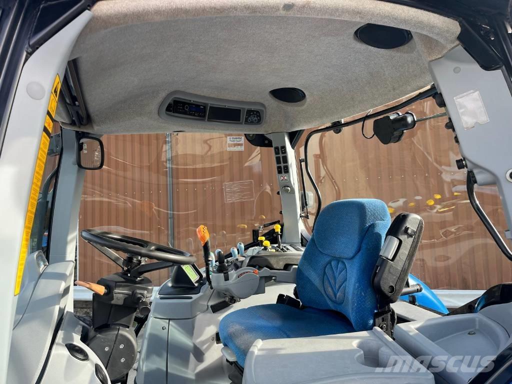 New Holland T7060 Traktory