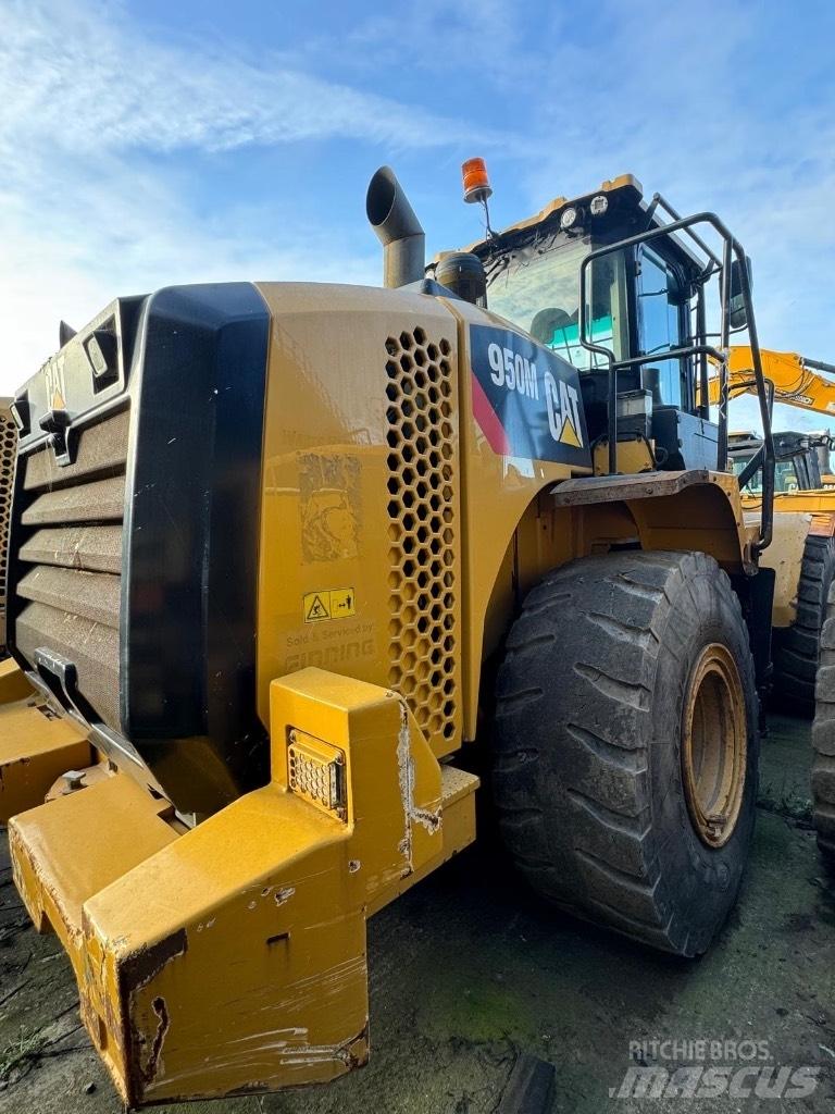 CAT 950M Kolové nakladače