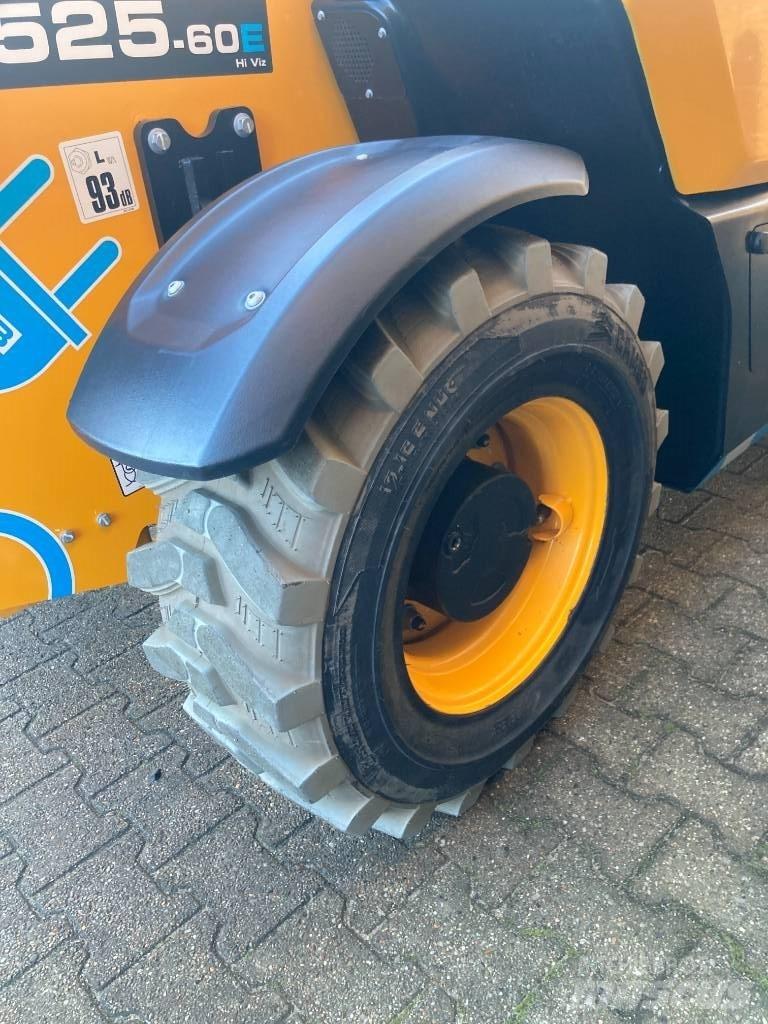 JCB 525-60 E Teleskopické manipulátory