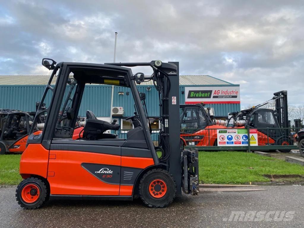 Linde E30L-01 Akumulátorové vozíky