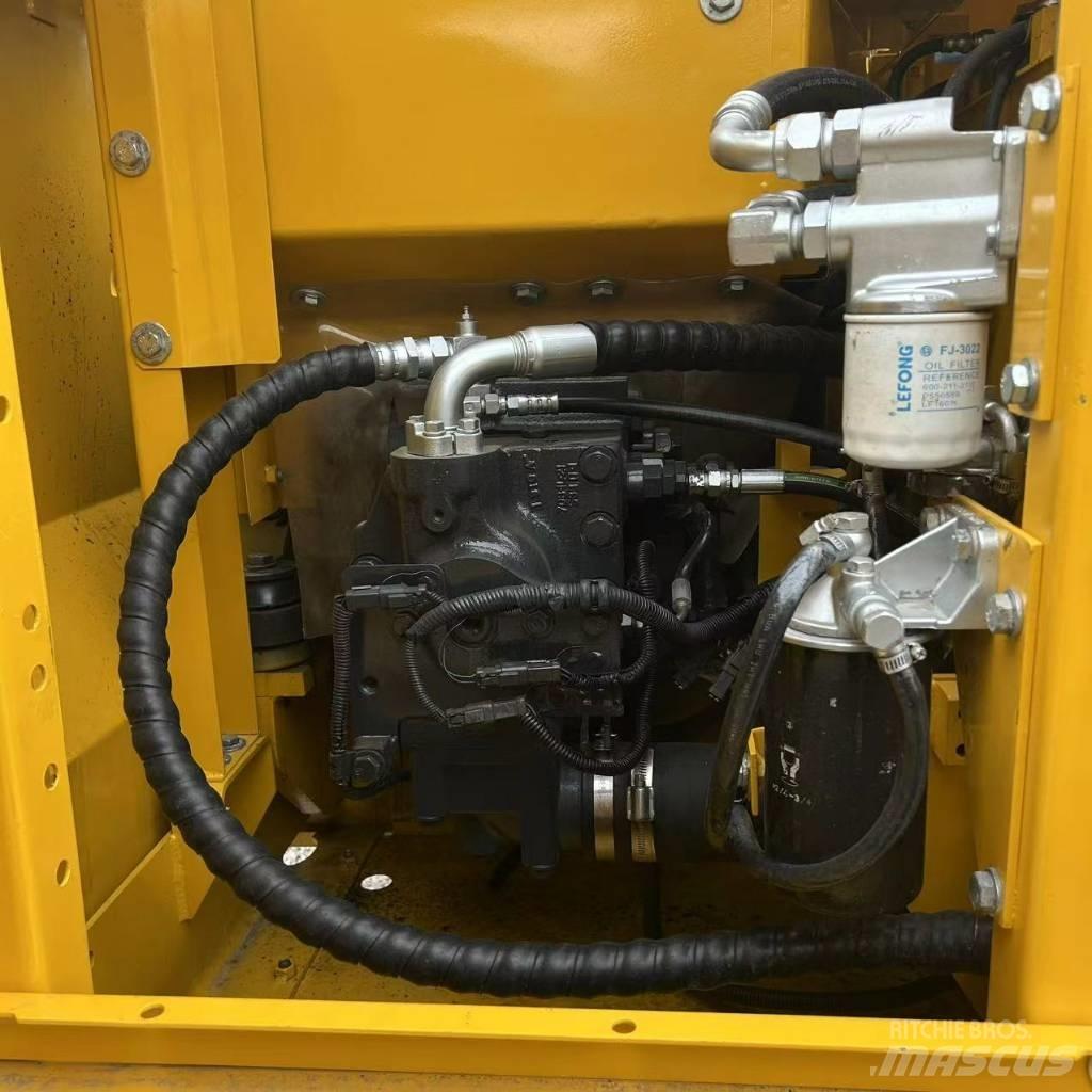 Komatsu 130-7 Pásová rýpadla