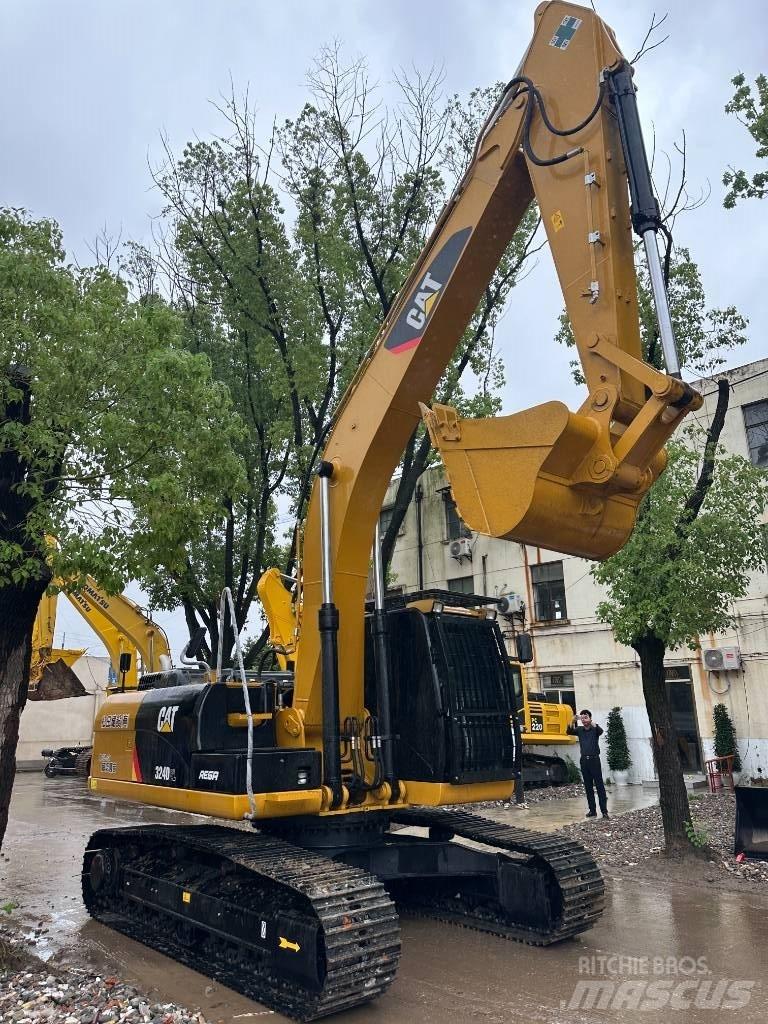 CAT CAT324D Midi rýpadla 7t - 12t