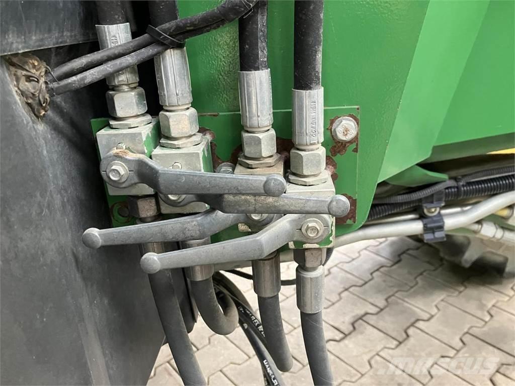 John Deere 6155R Traktory