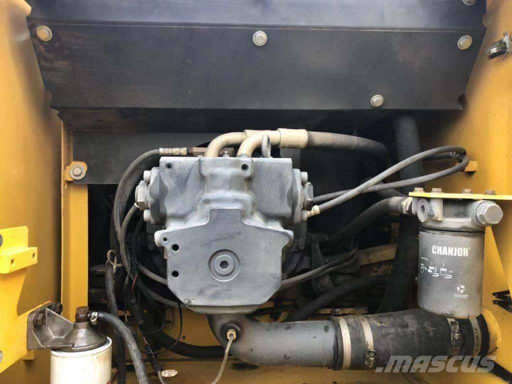 Komatsu PC 200-7 Pásová rýpadla