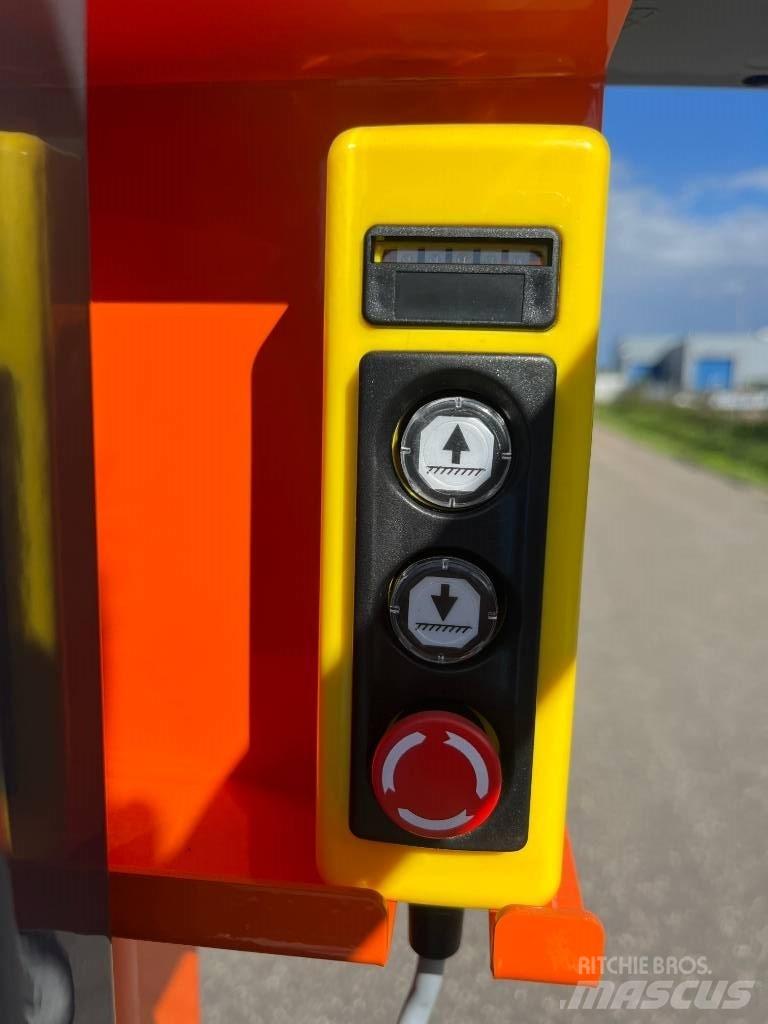 JLG Nano Vertikální sloupové výtahy