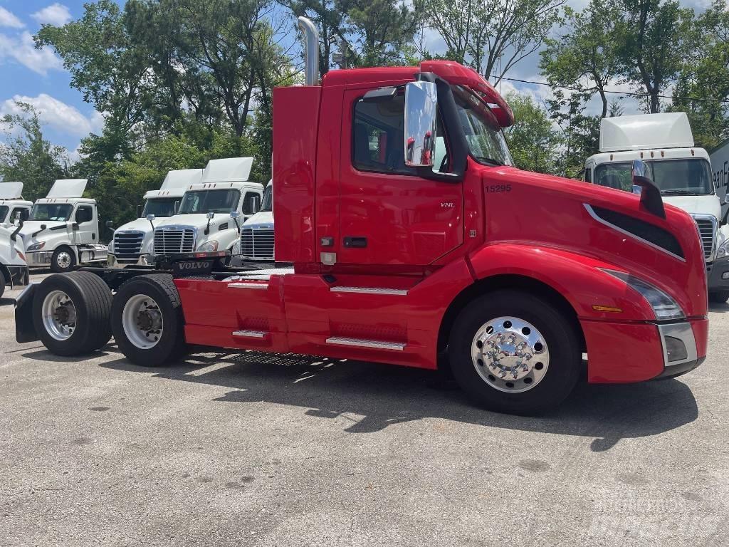 Volvo VNL64T300 Tahače