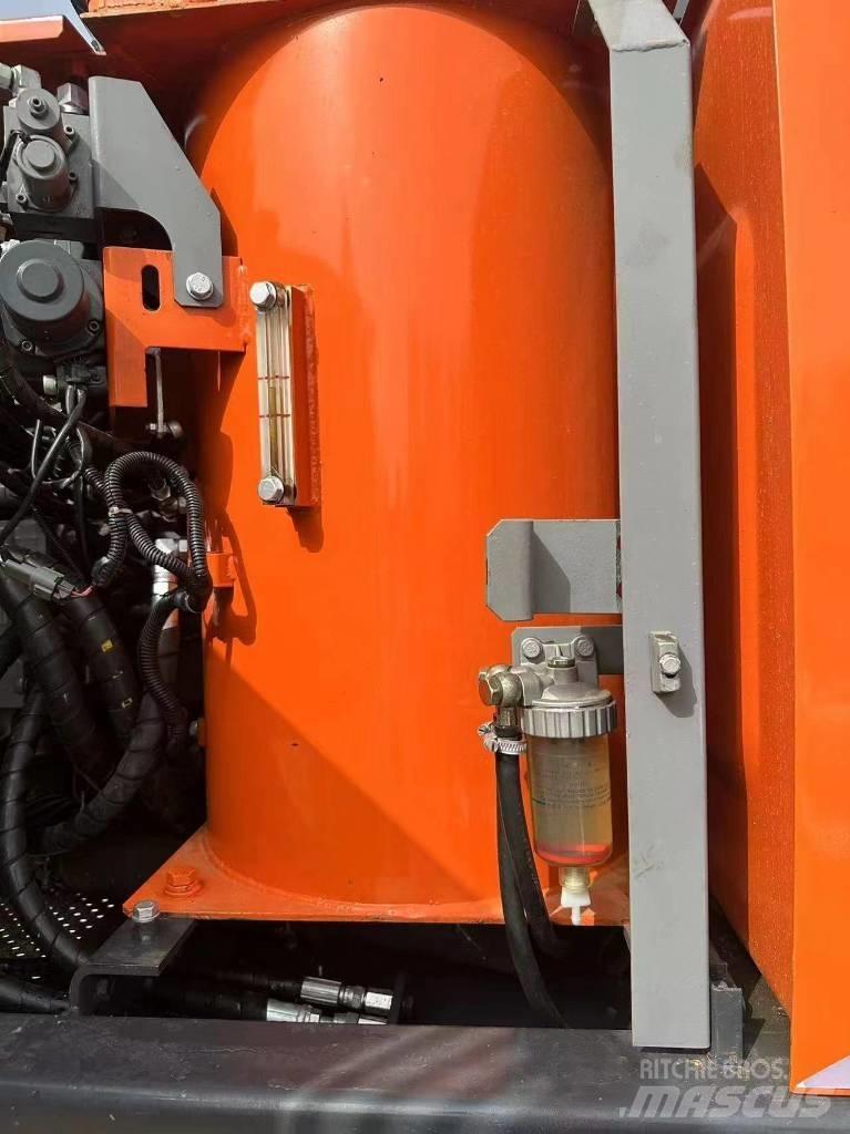 Hitachi 130 Pásová rýpadla