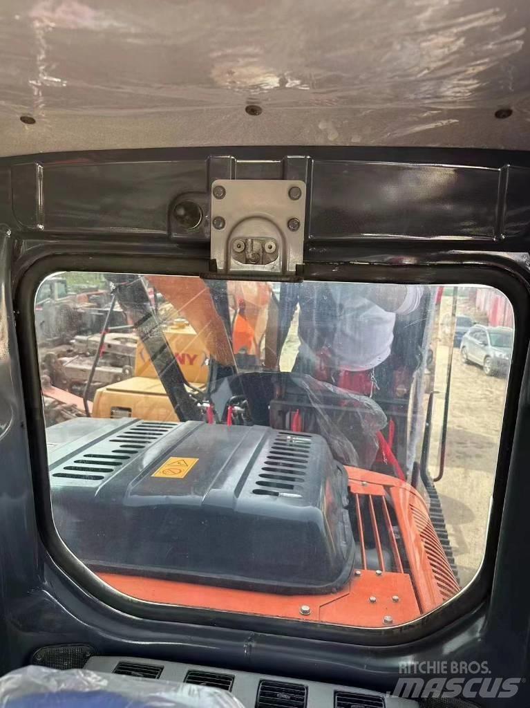 Hitachi 130 Pásová rýpadla