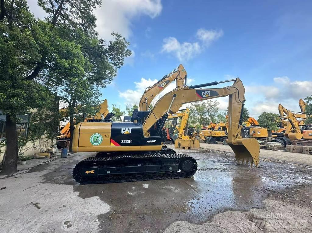 CAT 323 D Pásová rýpadla