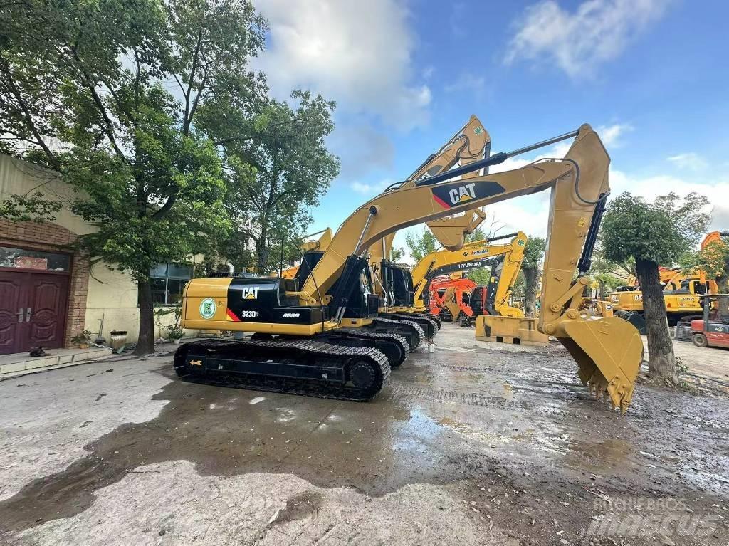 CAT 323 D Pásová rýpadla