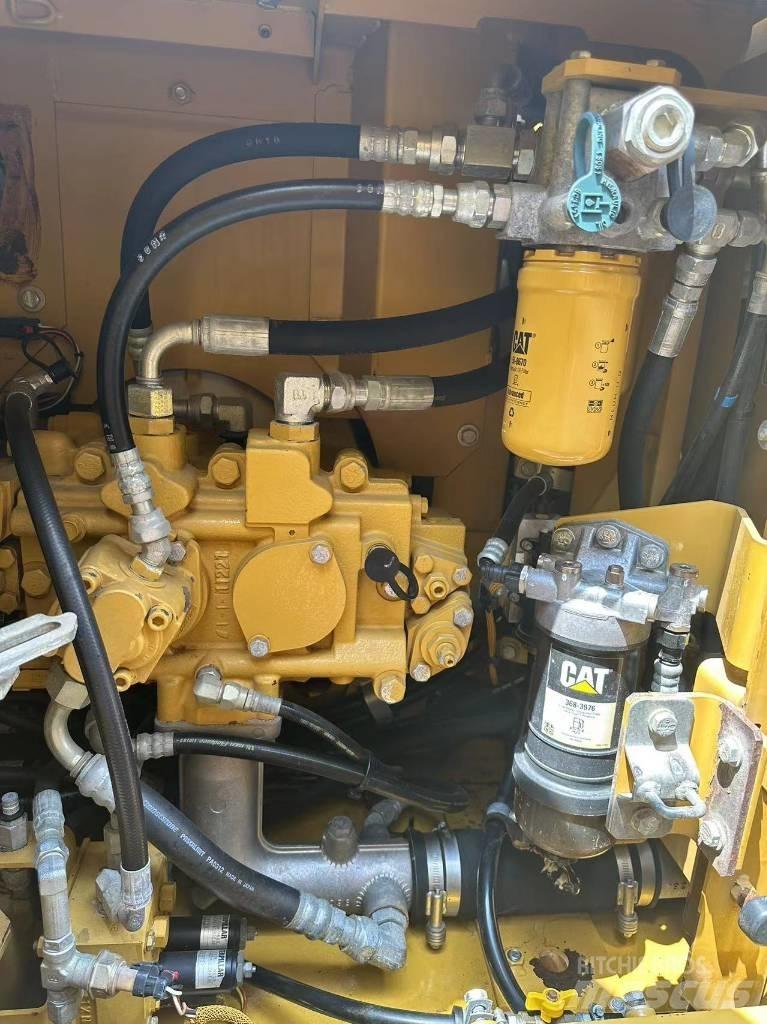 CAT CAT 330GC Midi rýpadla 7t - 12t