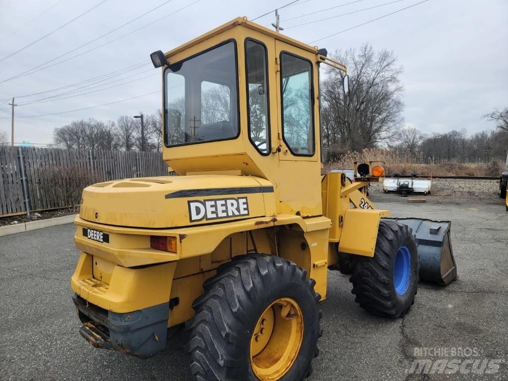 John Deere 244H Kolové nakladače