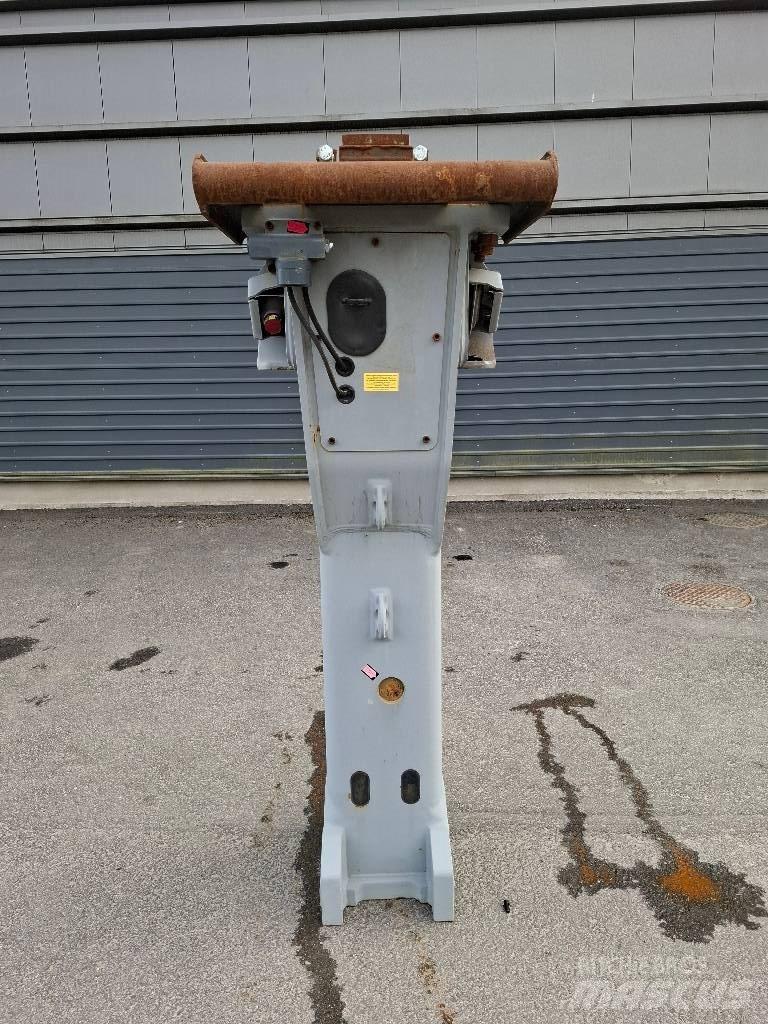 Epiroc EC 155CL Bourací kladiva / Sbíječky