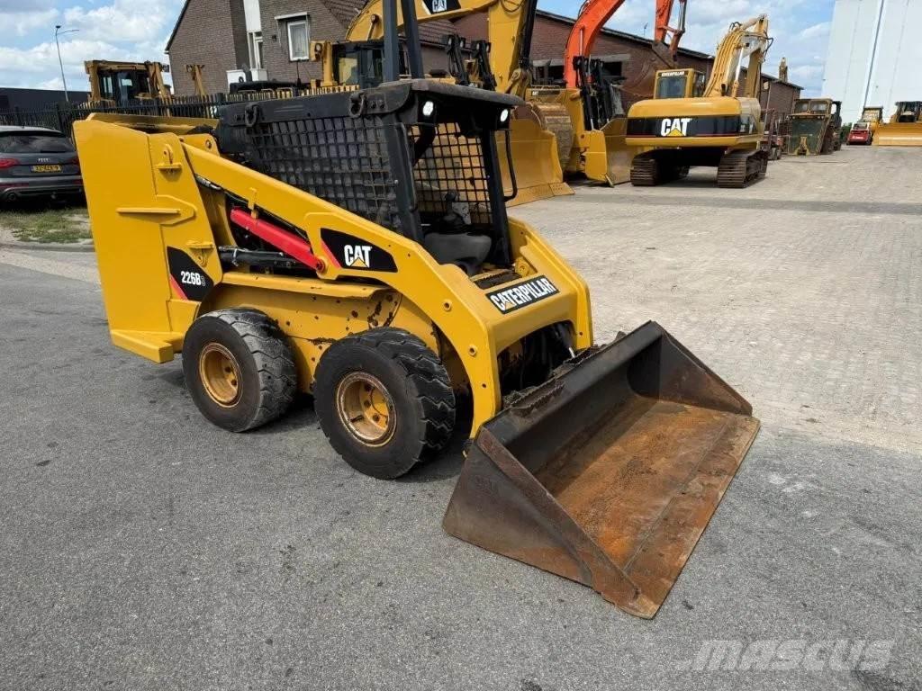 CAT 226B3 Smykem řízené nakladače
