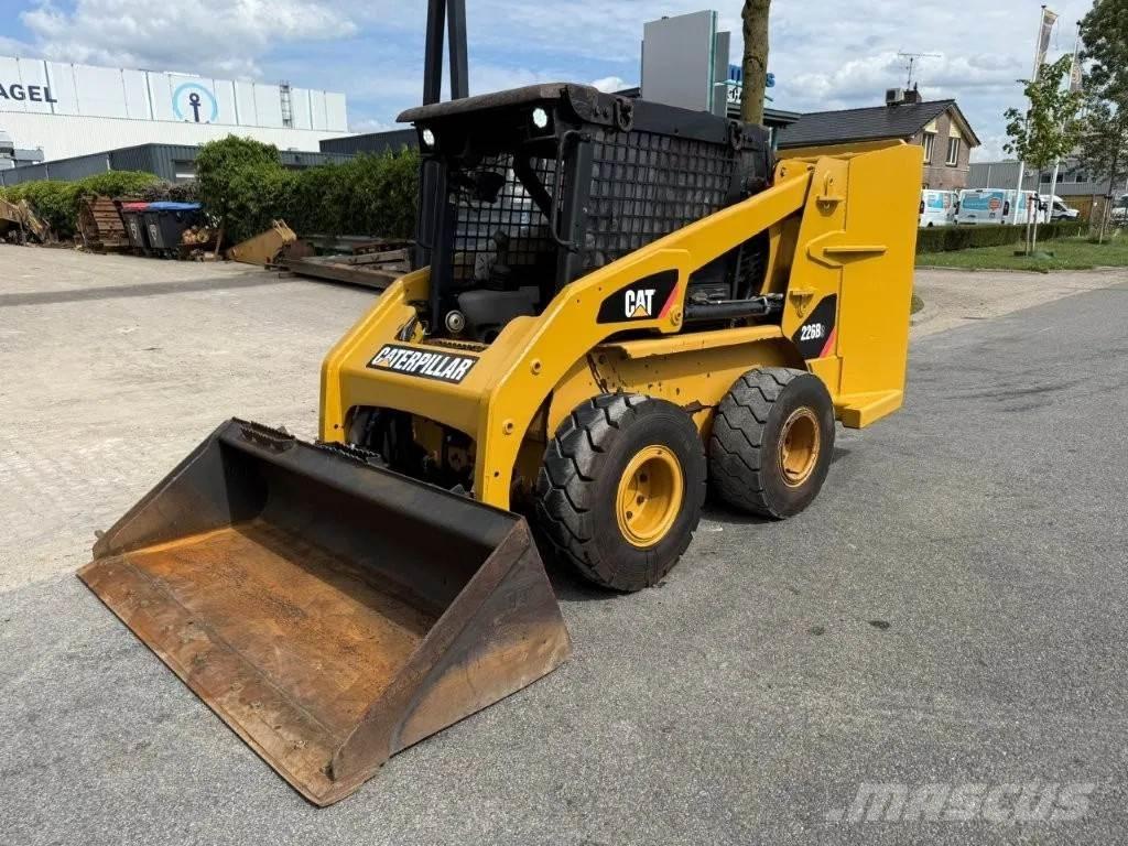 CAT 226B3 Smykem řízené nakladače