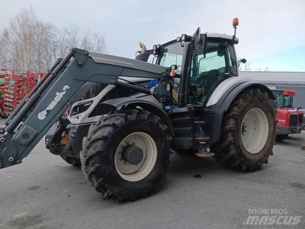Valtra T 214 D Traktory