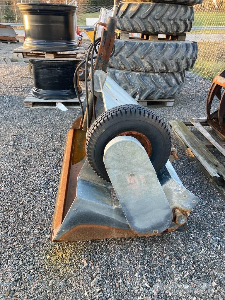 Fjärås 850/1800 Sypače písku a soli