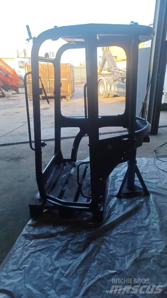 Yanmar Vio 45 Kabiny a interiér