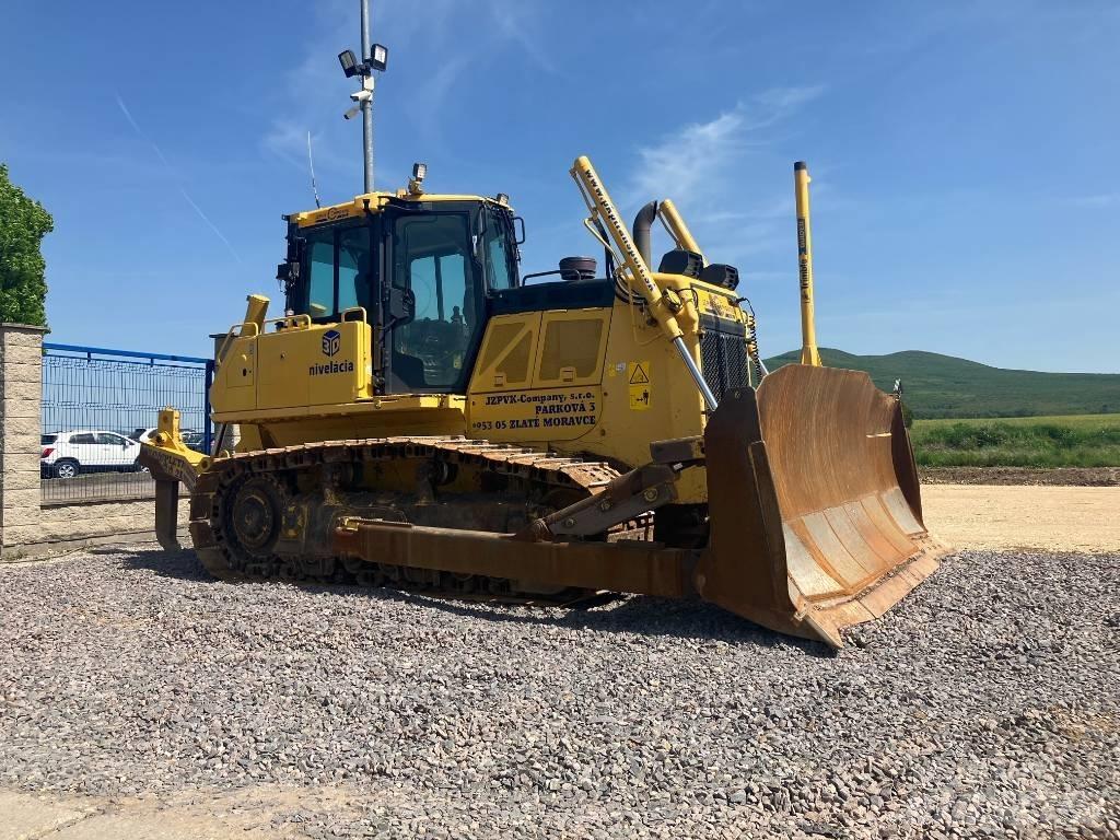 Komatsu D65 EX-18 Pásové dozery