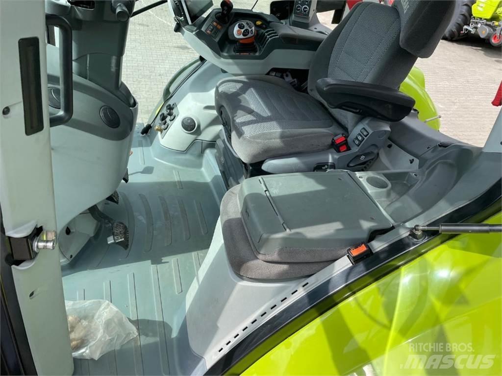 CLAAS Axion 810 CM Traktory