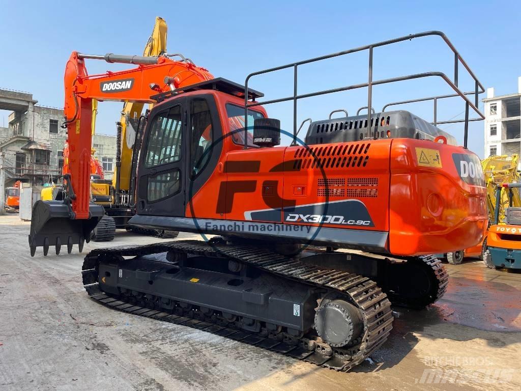 Doosan DX 300 Pásová rýpadla