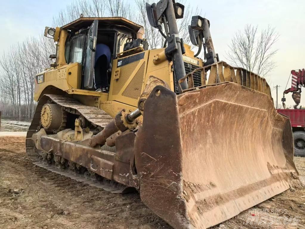 CAT D8T bulldozers Pásové dozery