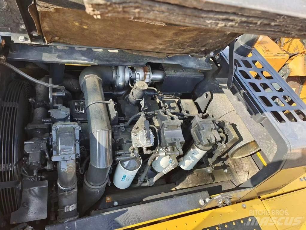 Komatsu PC 400 LC-8 Pásová rýpadla