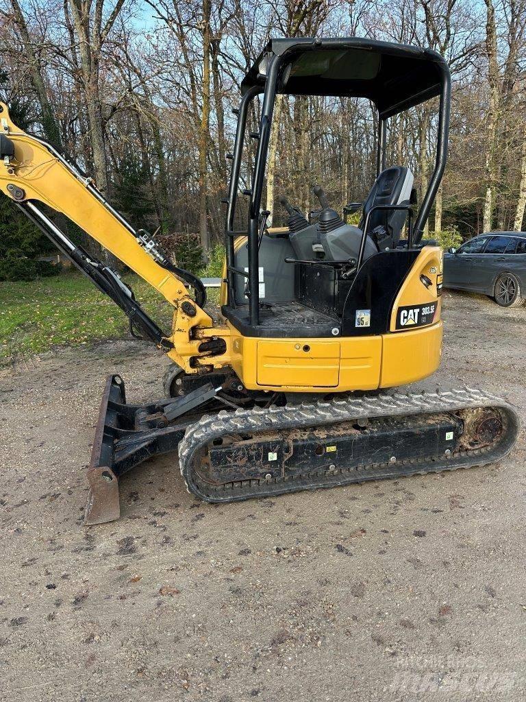 CAT 303.5 E CR Mini rýpadla < 7t