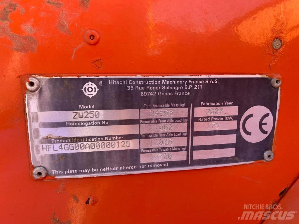 Hitachi ZW 250 Kolové nakladače