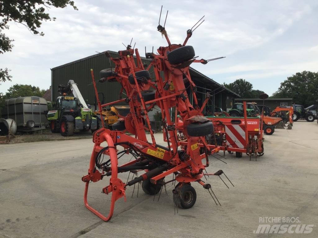 Kuhn GF 8702 Obraceče a shrabovače sena