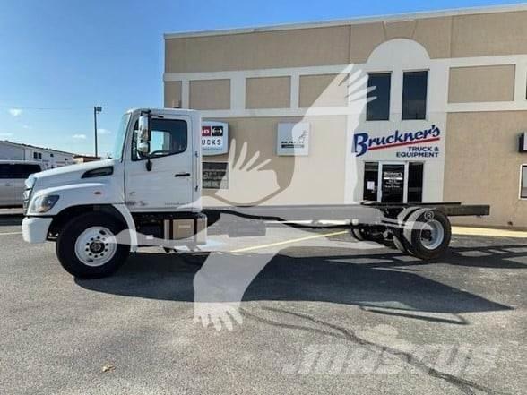 Hino L7 Nákladní vozidlo bez nástavby
