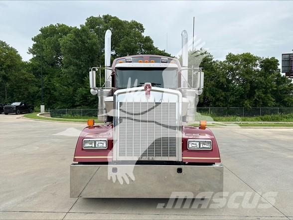 Kenworth W900L Tahače
