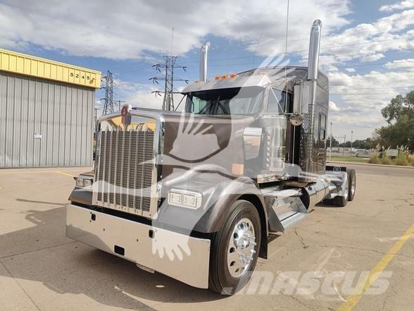 Kenworth W900L Tahače