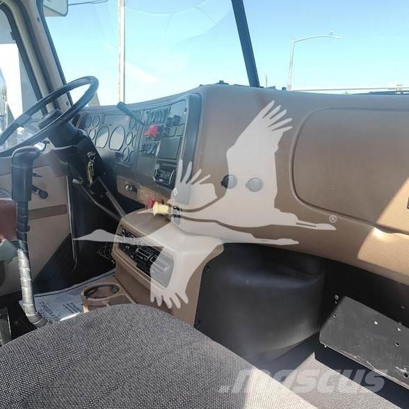 Mack CL733 Tahače