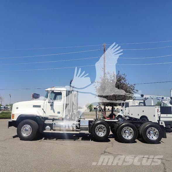 Mack CL733 Tahače