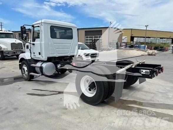 Mack MD6 Sklápěče