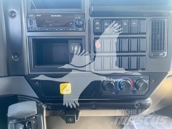 Mack MD6 Sklápěče