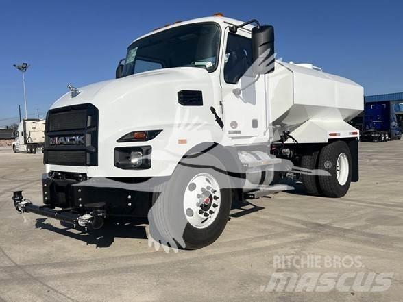 Mack MD6 Cisternové vozy