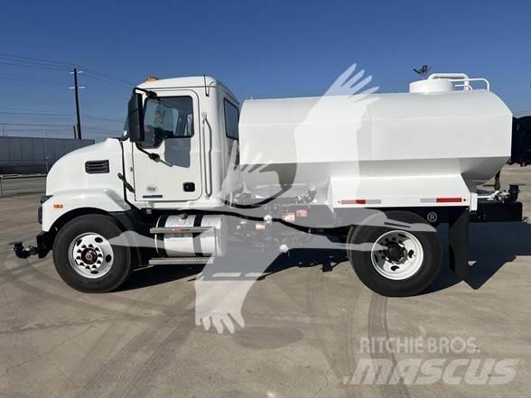 Mack MD6 Cisternové vozy