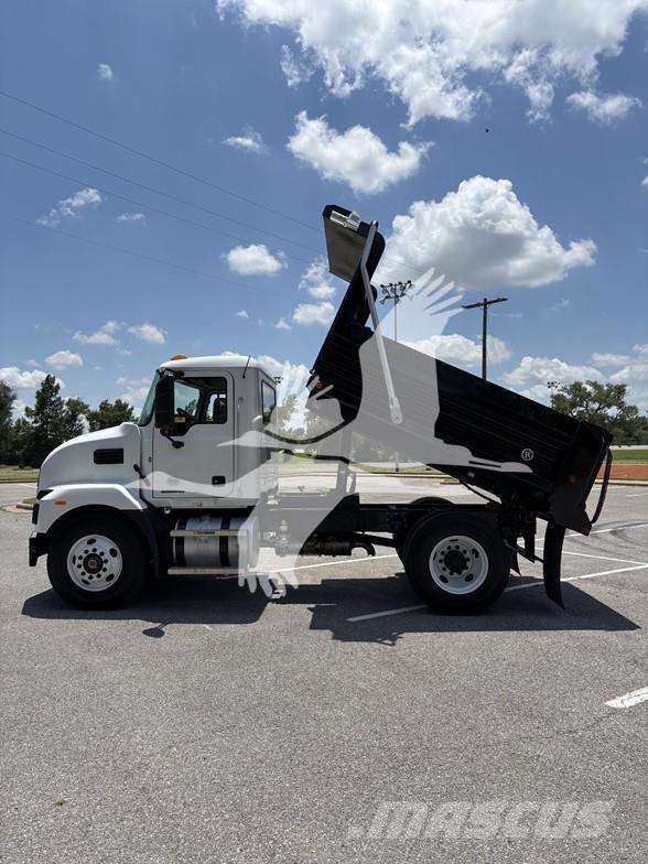 Mack MD6 Sklápěče