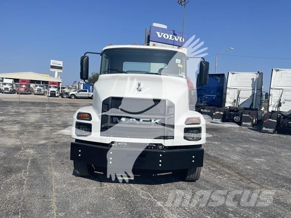 Mack MD6 Nákladní vozidlo bez nástavby
