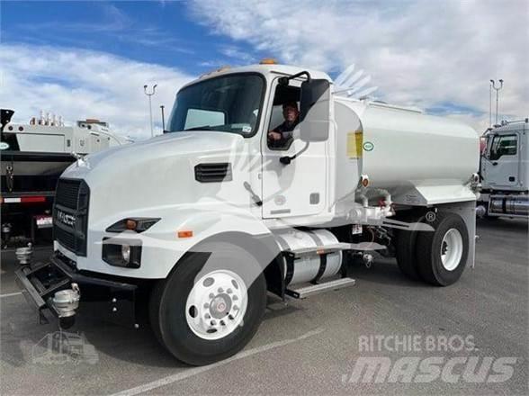 Mack MD7 Cisternové vozy