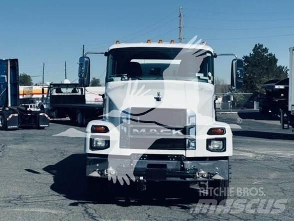 Mack MD7 Cisternové vozy