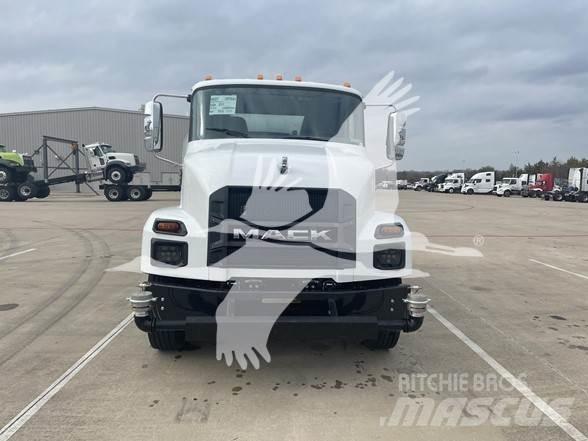 Mack MD7 Cisternové vozy